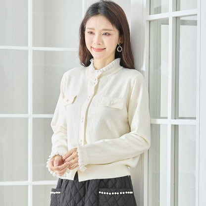 【M〜L】フリルネックパール釦ニットカーディガン｜amie studio