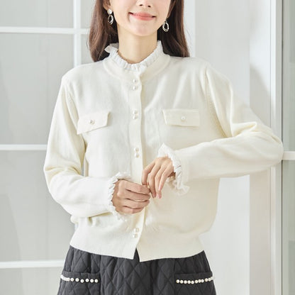 【M〜L】フリルネックパール釦ニットカーディガン｜amie studio