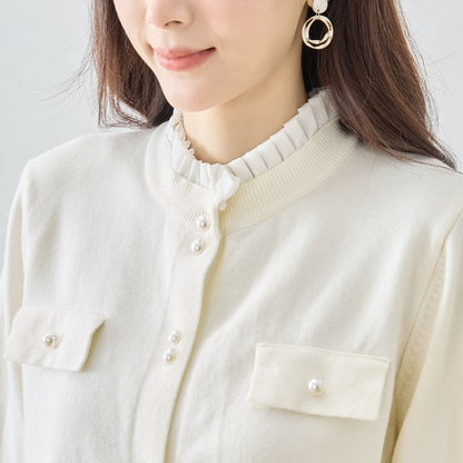 【M〜L】フリルネックパール釦ニットカーディガン｜amie studio
