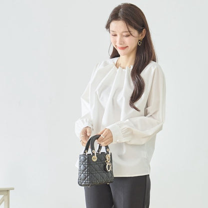 フェイクパール付き ブラウス 長袖 タック ドレープ きれいめ オフィス セレモニー