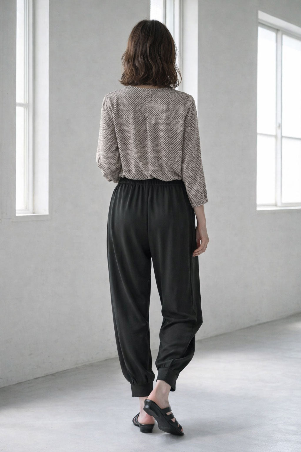 バナナパンツ ドレープ とろみ素材 テーパード ワイド ウエストゴム ゆったり 春夏