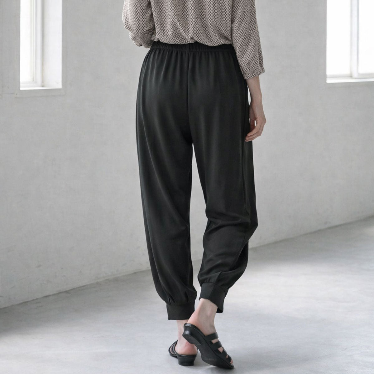 バナナパンツ ドレープ とろみ素材 テーパード ワイド ウエストゴム ゆったり 春夏