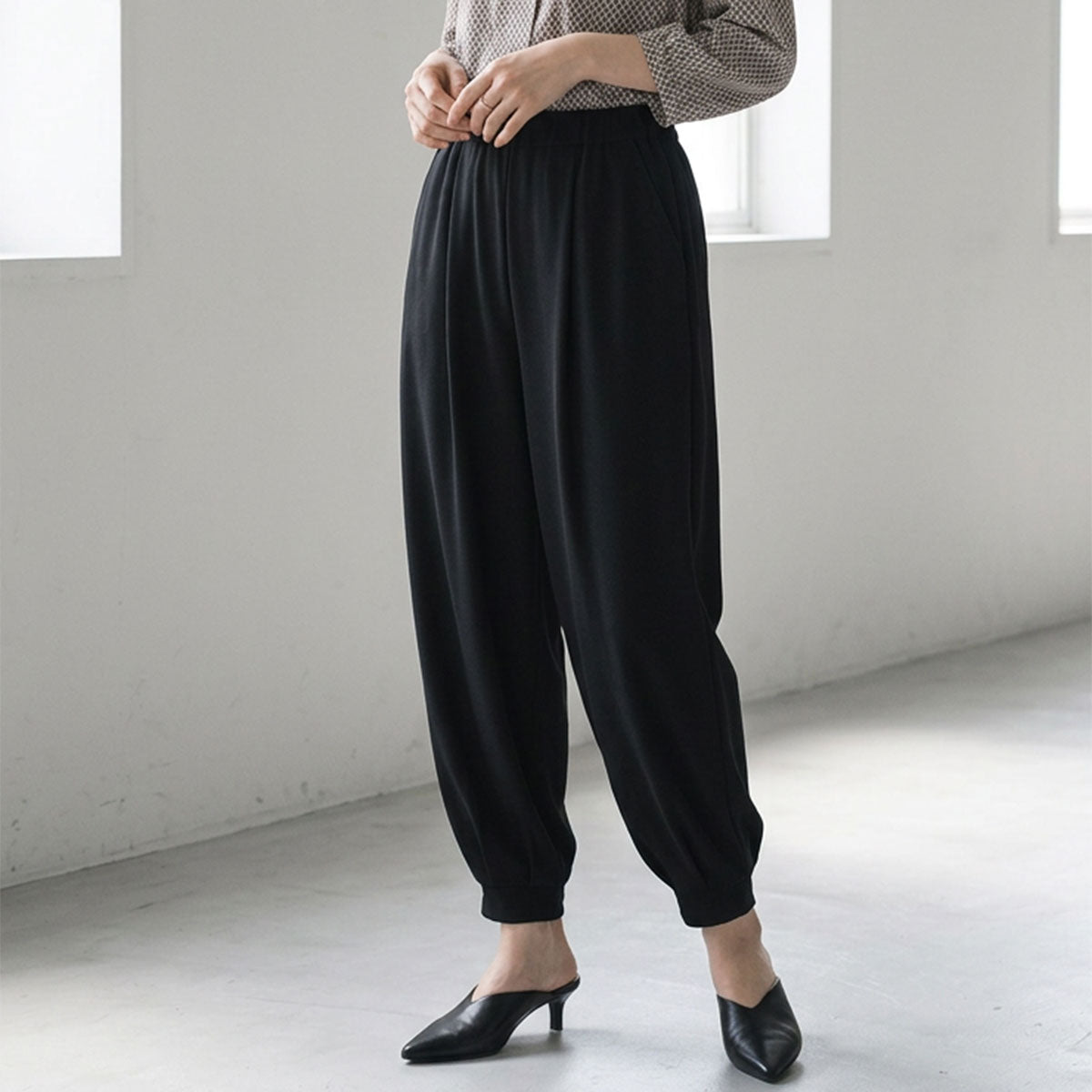 バナナパンツ ドレープ とろみ素材 テーパード ワイド ウエストゴム ゆったり 春夏