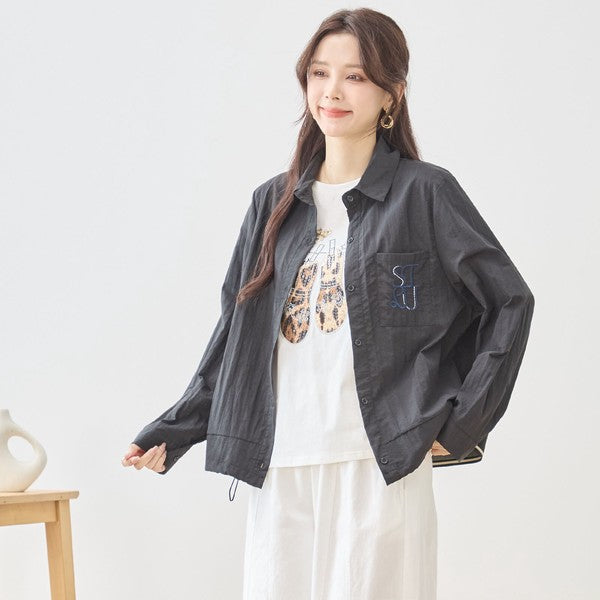 胸元刺繍 ドローストリング デザインシャツ 長袖 裾ドロスト 襟付き きれいめ カジュアル ブラウス