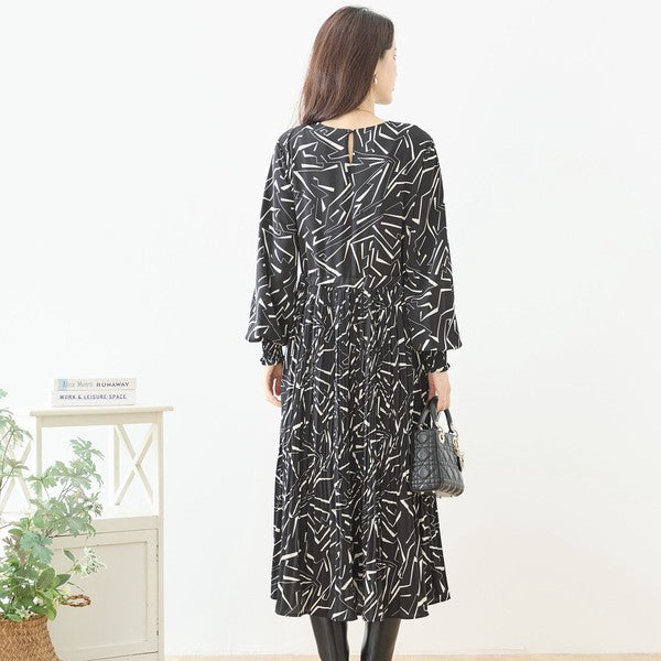 ライン柄 幾何学模様 プリーツ ロングワンピース 長袖 シャーリング ウエスト切替 きれいめ