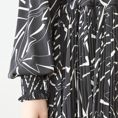 ライン柄 幾何学模様 プリーツ ロングワンピース 長袖 シャーリング ウエスト切替 きれいめ