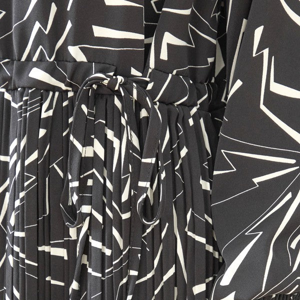 ライン柄 幾何学模様 プリーツ ロングワンピース 長袖 シャーリング ウエスト切替 きれいめ