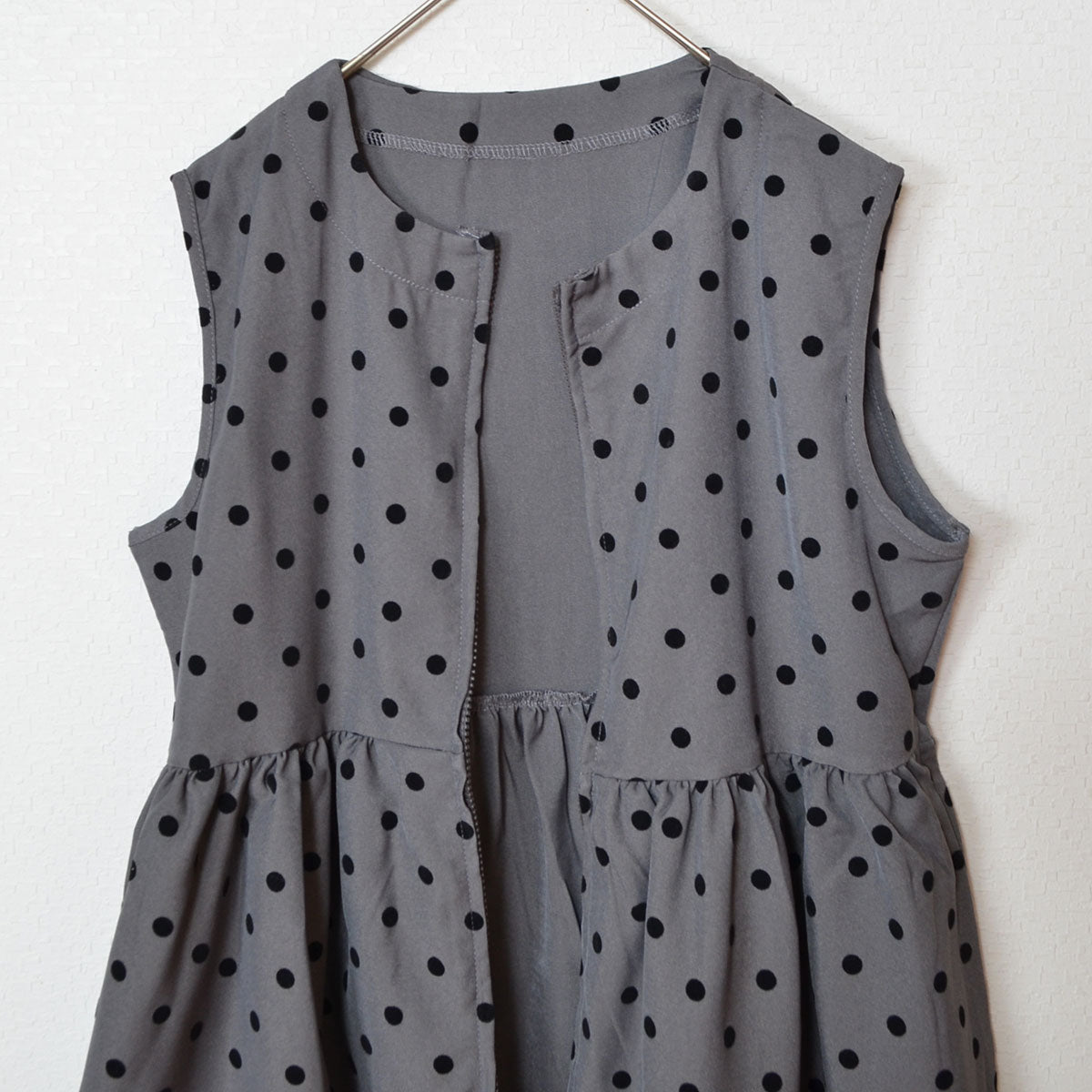 ペプラム フロッキードット ベスト ジップアップ ノースリーブ ジレ レイヤード 春 夏