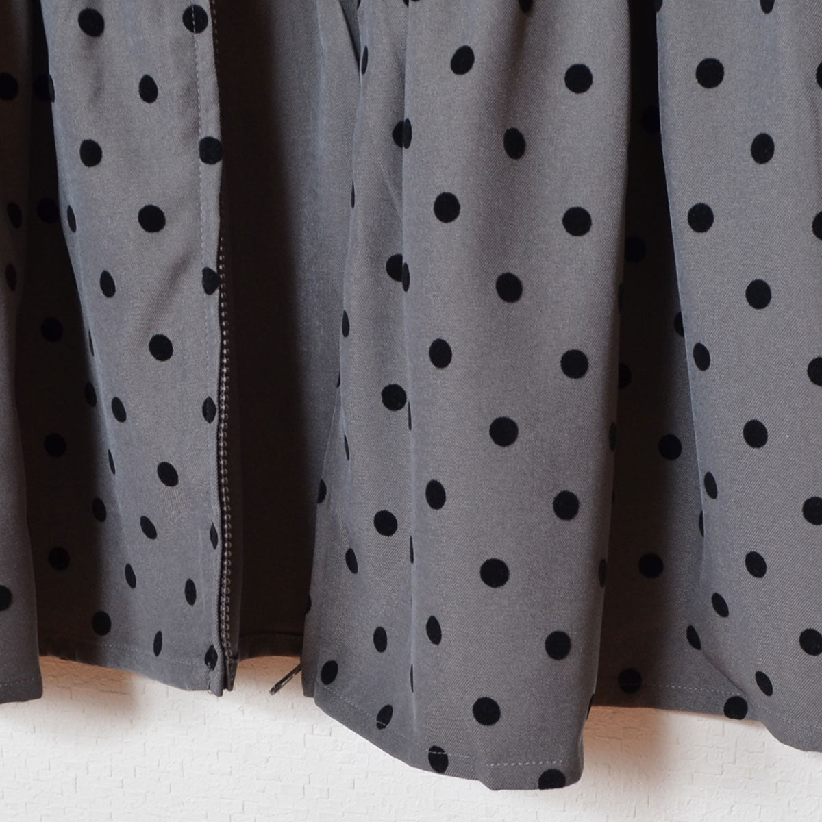 ペプラム フロッキードット ベスト ジップアップ ノースリーブ ジレ レイヤード 春 夏