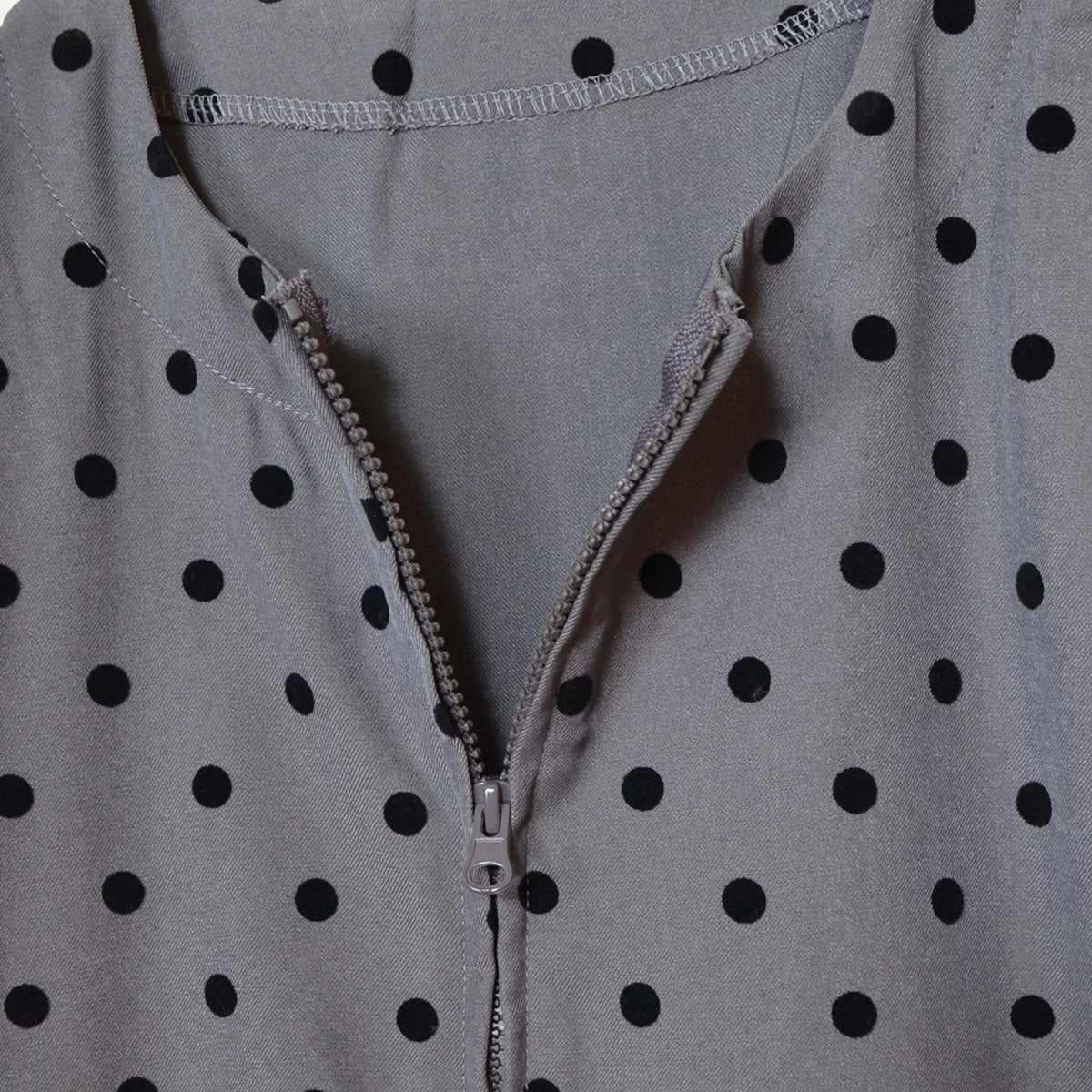 ペプラム フロッキードット ベスト ジップアップ ノースリーブ ジレ レイヤード 春 夏