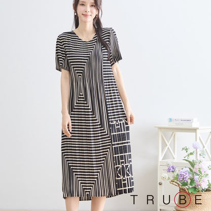 ブラック ジオメトリック柄 総プリーツ ワンピース 半袖 マキシ ゆったり M-L