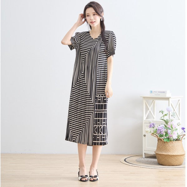 ブラック ジオメトリック柄 総プリーツ ワンピース 半袖 マキシ ゆったり M-L
