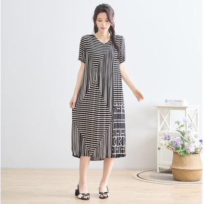 ブラック ジオメトリック柄 総プリーツ ワンピース 半袖 マキシ ゆったり M-L