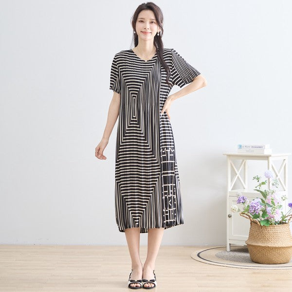 ブラック ジオメトリック柄 総プリーツ ワンピース 半袖 マキシ ゆったり M-L