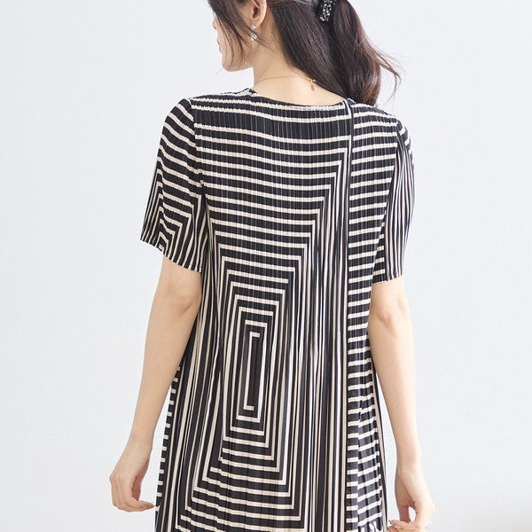 ブラック ジオメトリック柄 総プリーツ ワンピース 半袖 マキシ ゆったり M-L