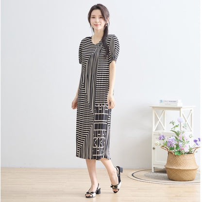 ブラック ジオメトリック柄 総プリーツ ワンピース 半袖 マキシ ゆったり M-L