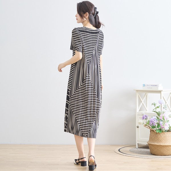 ブラック ジオメトリック柄 総プリーツ ワンピース 半袖 マキシ ゆったり M-L