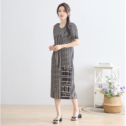 ブラック ジオメトリック柄 総プリーツ ワンピース 半袖 マキシ ゆったり M-L