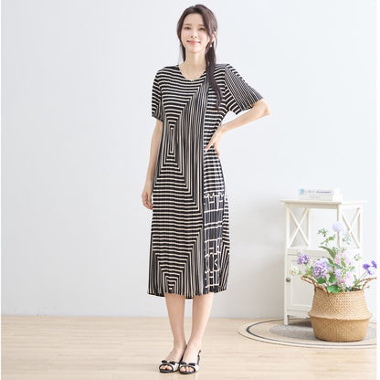 ブラック ジオメトリック柄 総プリーツ ワンピース 半袖 マキシ ゆったり M-L