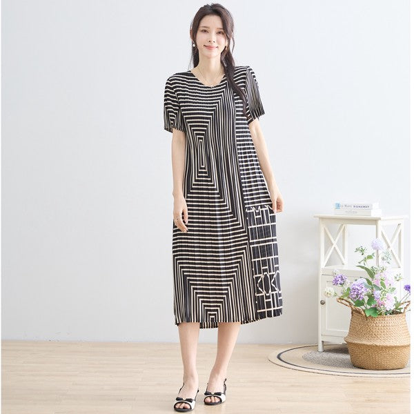 ブラック ジオメトリック柄 総プリーツ ワンピース 半袖 マキシ ゆったり M-L