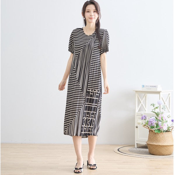ブラック ジオメトリック柄 総プリーツ ワンピース 半袖 マキシ ゆったり M-L