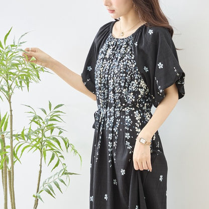 流れ花柄 マキシ丈 ワンピース 半袖 ゆったり ティアード 体型カバー M-L