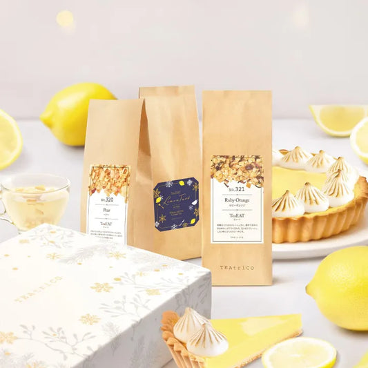 フルーツティーとパッケージを並べたギフト風のイメージ画像（レモンなど添えられた明るい構成）
