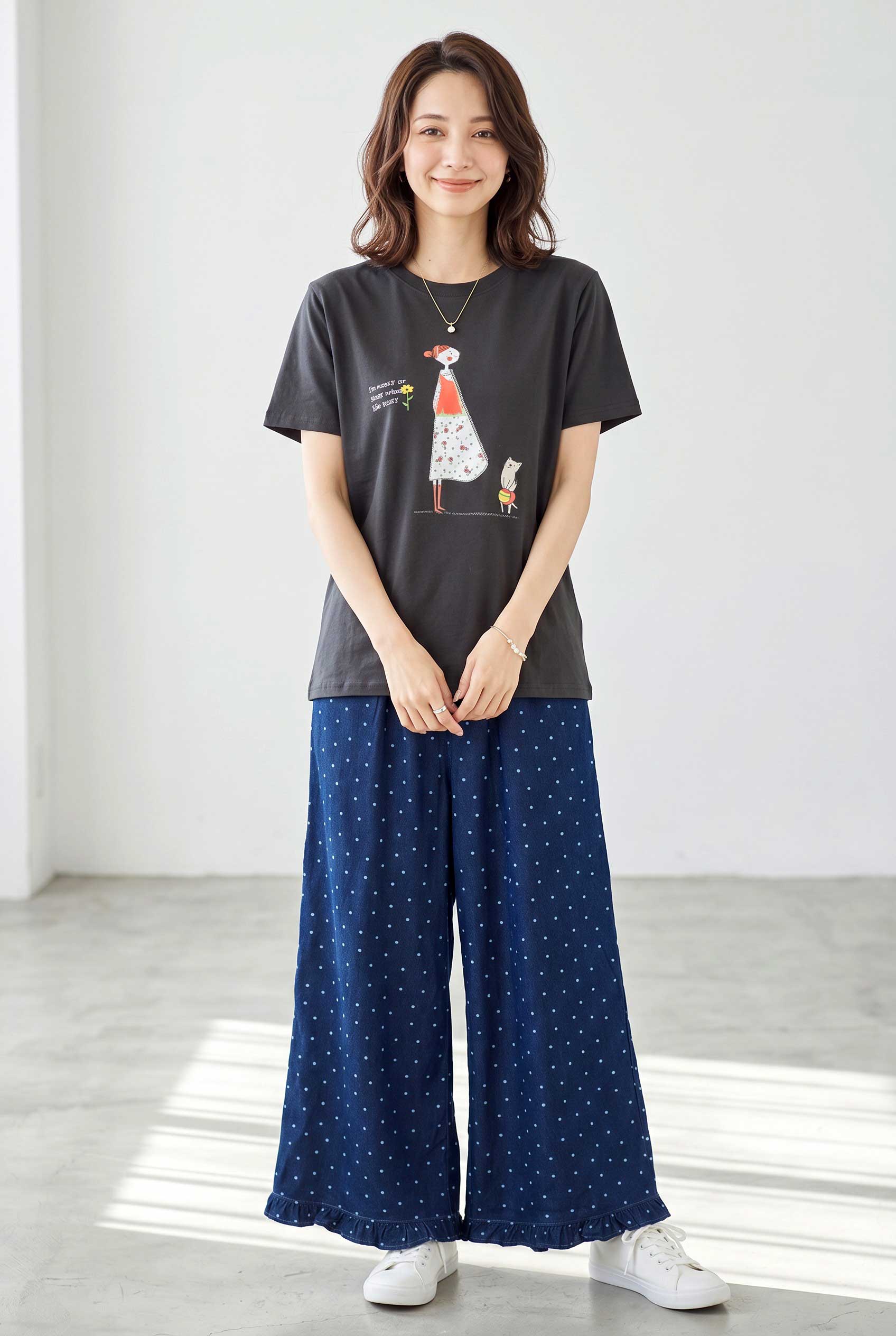 猫と女の子 イラストプリント Ｔシャツ 半袖 綿混 ストレッチ ゆったり Ｍ〜Ｌ 黒