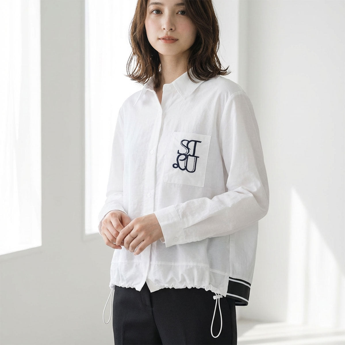 胸元刺繍 ドローストリング デザインシャツ 長袖 裾ドロスト 襟付き きれいめ カジュアル ブラウス