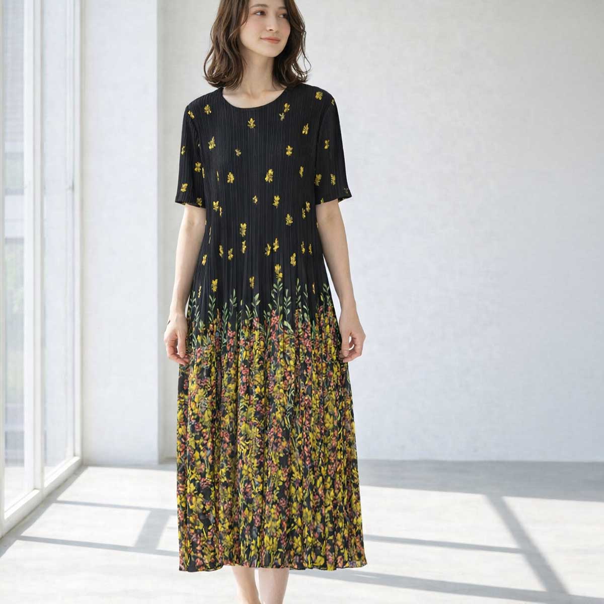 ブラック ボタニカル柄 総プリーツ ワンピース 半袖 ミディ丈 グラデーション