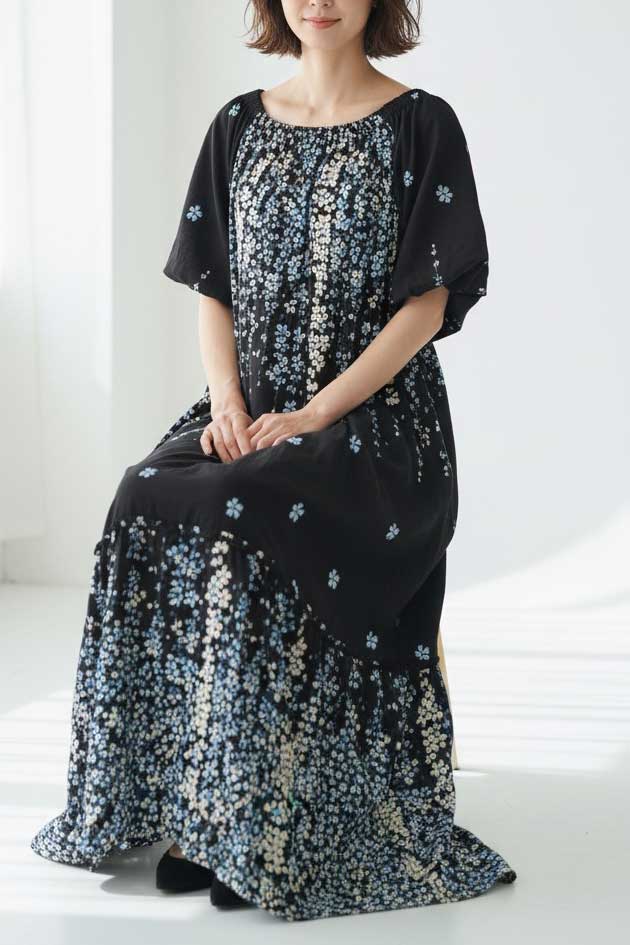 流れ花柄 マキシ丈 ワンピース 半袖 ゆったり ティアード 体型カバー M-L