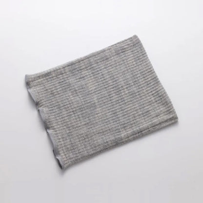 グレーのニット腹巻（平置き）