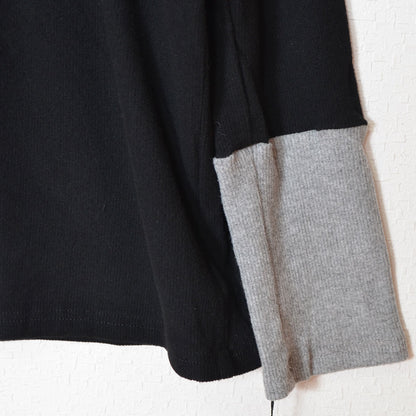 バイカラー切替の袖と裾デザインをアップで見せたディテールカット