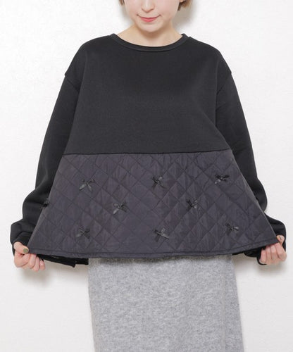 ブラックのトップス前面アップ、リボンディテールが際立つ構図