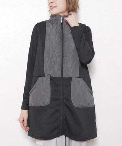 正面からロングベストを着た女性モデル（自然な立ち姿）