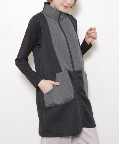 左を向いたモデルがロングベストを着用している様子