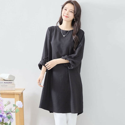 Mikonosublue Storeの袖口リボンが可愛い黒のAラインチュニックワンピース。ゆったりとしたシルエットで体型カバーも叶う七分袖の大人フェミニンな一枚。