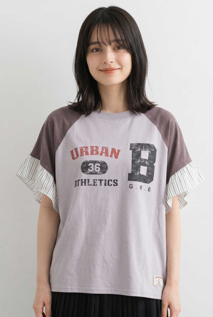Mikonosublue Storeのケミカル加工カレッジロゴTシャツ。ストライプ柄のフリル袖とラグランスリーブが特徴の綿100%半袖トップス。