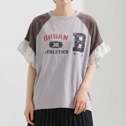Mikonosublue Storeのケミカル加工カレッジロゴTシャツ。ストライプ柄のフリル袖とラグランスリーブが特徴的な綿100%の半袖トップス。