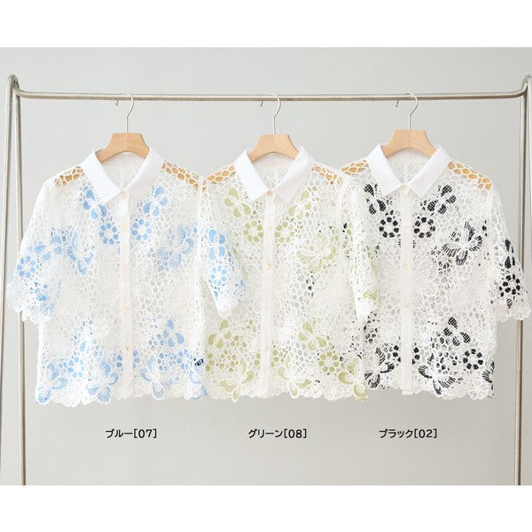 Mikonosublue Storeの配色ケミカルレース半袖シャツ。ブルー、グリーン、ブラックの3色展開で、襟付きのゆったりとした透け感のあるデザイン。