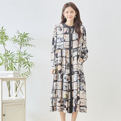 Mikonosublue Storeのレディコラージュ総柄スタンドカラーシャツワンピースを着用した女性