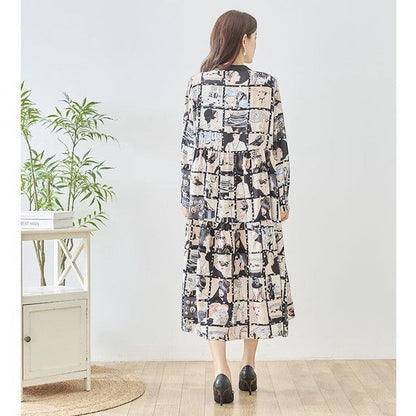 Mikonosublue Storeのレディコラージュ総柄ティアードシャツワンピース。スタンドカラーでゆったりとしたシルエットの秋物長袖ワンピース