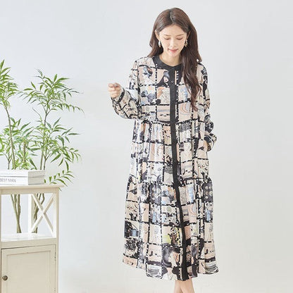 Mikonosublue Storeのレディコラージュ総柄ティアードシャツワンピース。スタンドカラーでゆったりとしたシルエットの秋物長袖ワンピース