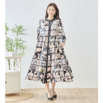 Mikonosublue Storeのレディコラージュ総柄ティアードシャツワンピース。スタンドカラーでゆったりとしたシルエットの長袖ロング丈。