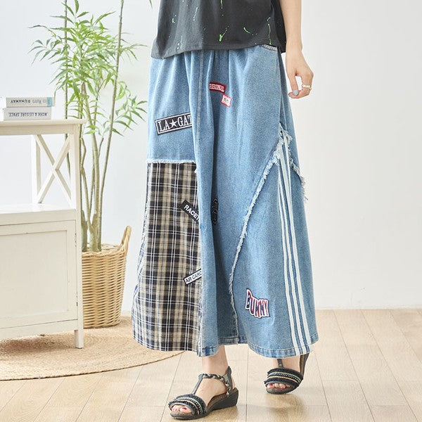 Mikonosublue Storeのデニムとチェック柄を切り替えたパッチワークマキシスカート。ワッペンとフリンジが特徴のリメイク風デザイン