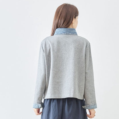 Mikonosublue Storeのデニム襟と袖口がアクセントになったグレーの異素材ドッキングカーディガン、後ろ姿