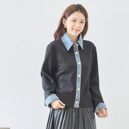 Mikonosublue Storeのデニム切替ボウタイカーディガン。黒のカットソー地にデニムの襟と前立てがアクセントのゆったりした長袖トップス
