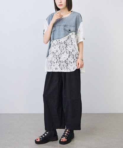 Mikonosublue Storeのデニムとフラワーレースをドッキングした半袖オーバーサイズTシャツ。涼しげなシアー素材とスポーティなラインが特徴の個性派トップス
