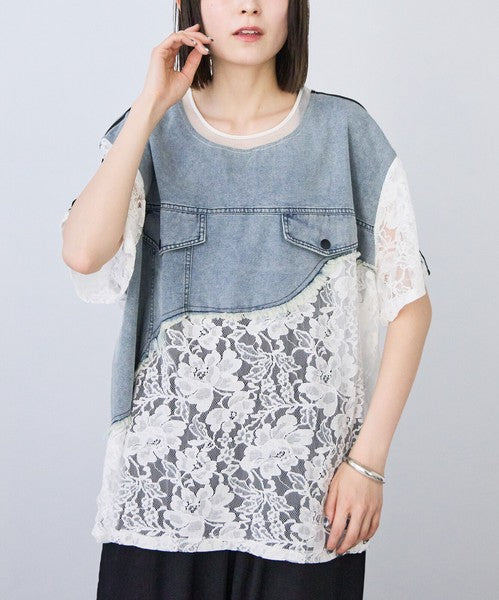 Mikonosublue Storeのデニムとフラワーレースをドッキングした半袖Tシャツ。ライトインディゴのデニムと透け感のあるレースが特徴のゆったりとしたオーバーサイズトップス。