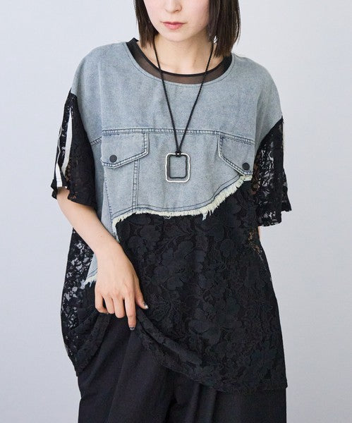 Mikonosublue Storeのデニムと黒レースをドッキングした半袖Tシャツ。ゆったりとしたシルエットで、異素材ミックスの個性的なデザインが特徴。